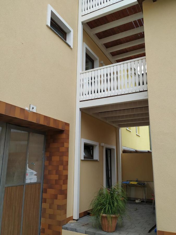 Ferienwohnung Mehrfamilien Haus Schkeuditz Exterior foto