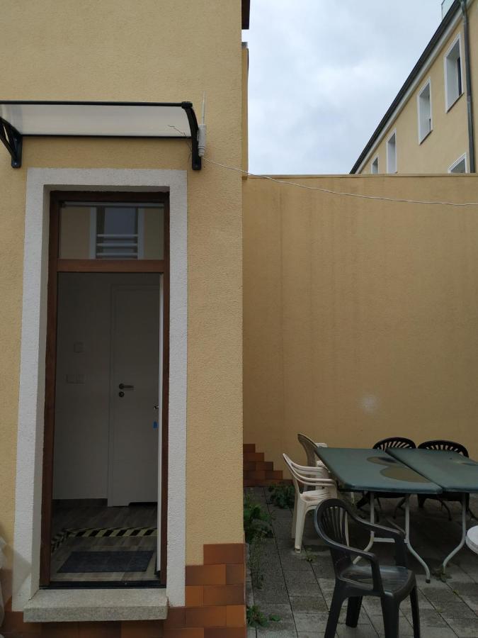 Ferienwohnung Mehrfamilien Haus Schkeuditz Exterior foto
